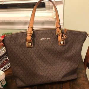 Beautiful Michael Kors Tote